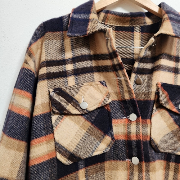 Flannel Shacket Size Large - Picture 2 of 9